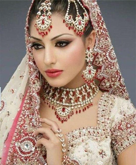 3 Explorando el atractivo sexual desi: Cómo las muñecas sexuales capturan la elegancia del sur de Asia